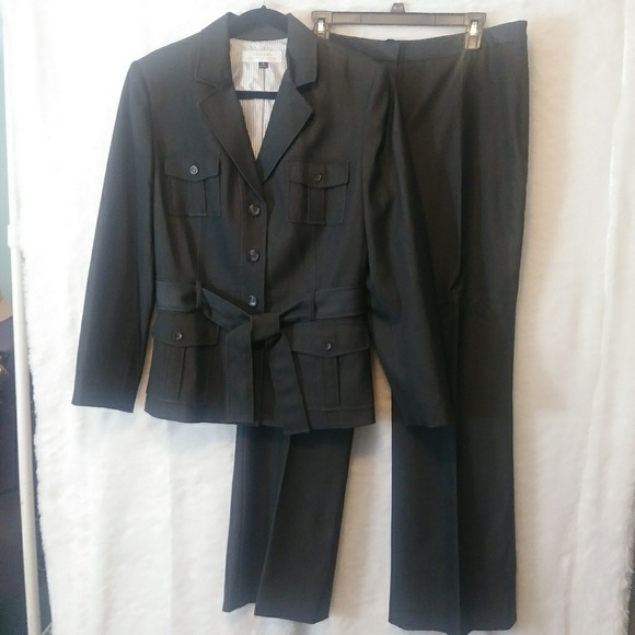 Tahari Woman Pants - NWOT Tahari 2 Pc Pant Suit - Pant & Jacket